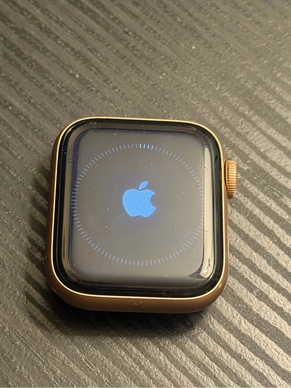 Apple Watch SE Gold Aluminum Case 40MM